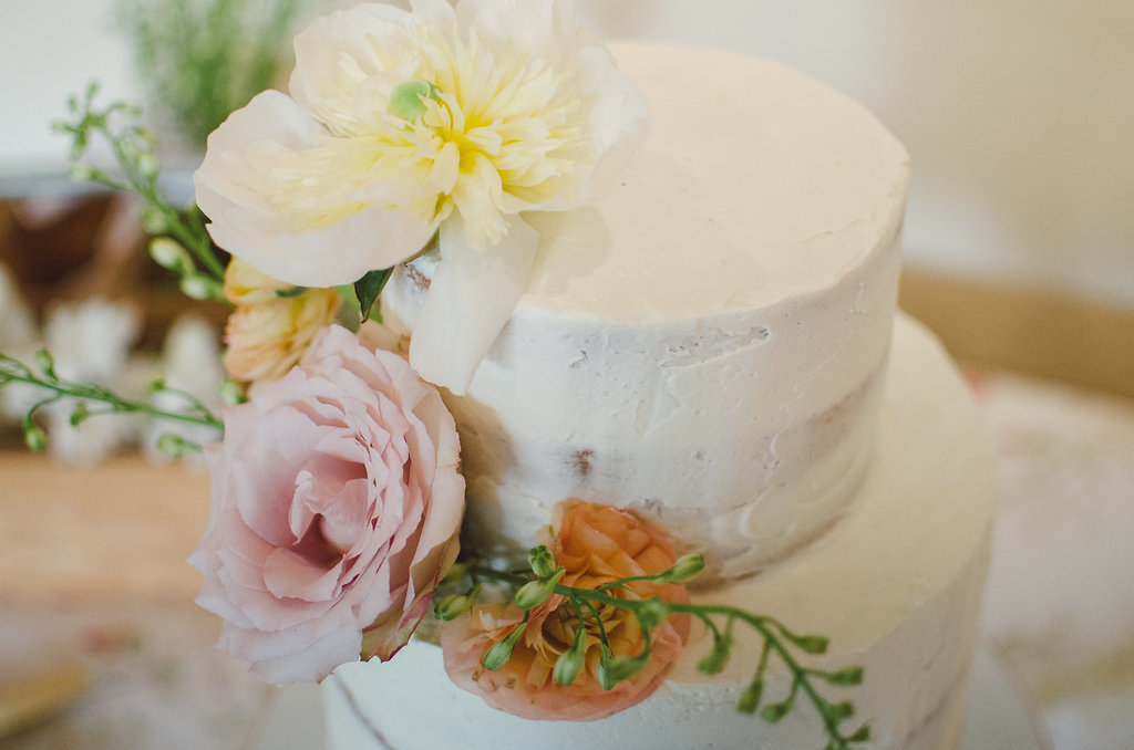 Rustic Wedding Cake | The Day's Design | Emilee Mae Photography