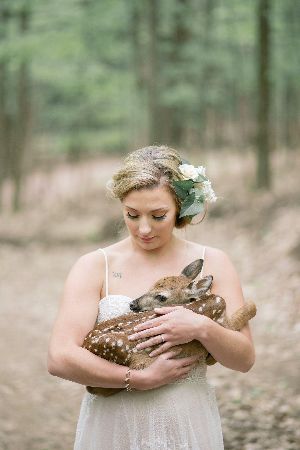 Fawn Weddng Pictures | Emilee Mae Photography | The Day's Design 